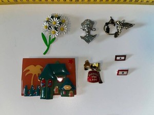 VTG Costume Jewelry - Mixed Lot of Brooches & Pins