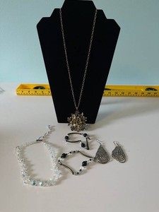 VTG Costume Jewelry - Exquisite Floral Gemstone Pendant, Beaded Necklaces & Dangle Earrings