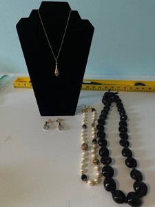 VTG Costume Jewelry Mixed Lot - Pendant, Pearl-Style & Black Bead Necklaces
