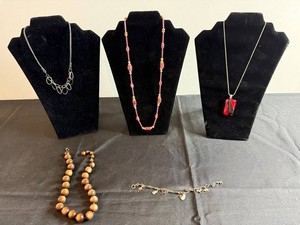 VTG Costume Jewelry - Mixed Lot 4 Necklaces & Charm Bracelet