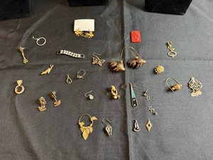 VTG Costume Jewelry - Mixed Assorted Jewelry Group of Single and Broken Earrings for Jewelry Making