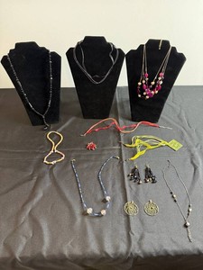 VTG Costume Jewelry - Mixed Lot of Necklaces, Earrings & Pendants