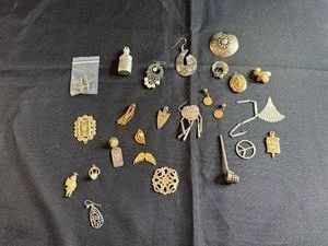 VTG Costume Jewelry - Mixed Assortment of Brooches, Earrings & Pins