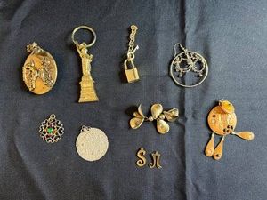 VTG Costume Jewelry - Assorted Brooches, Earrings & Charms