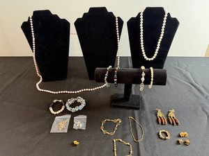 VTG Costume Jewelry Mixed Lot - Pearl Like Necklaces, Bracelets & Earrings