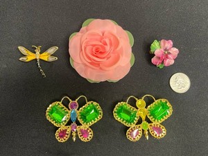 VTG Costume Jewelry - Dragonfly, Floral Brooches & Matching Butterfly Pins