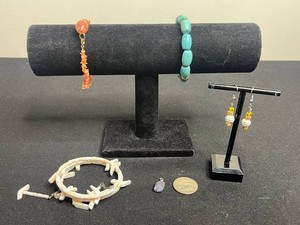 VTG Costume Jewelry - Beaded Bracelets, Earrings & Pendant Mixed Lot