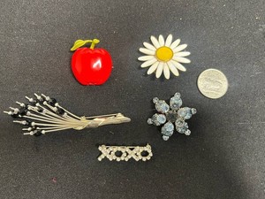 VTG Costume Jewelry Mixed Lot - 5 Brooches
