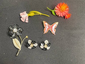 VTG Costume Jewelry Brooch & Earring Mixed Lot - 5 Pieces