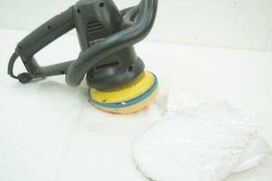 Black and Decker 7 polisher with 2 extra pads