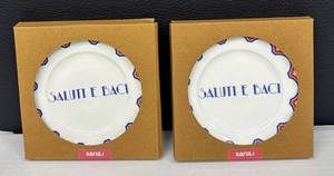 Two Ilaria.I Saluti E Baci Plates