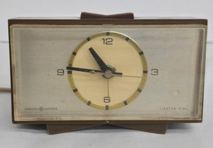 Vintage Alarm Clock - General Electric 7348K Lighted Dial