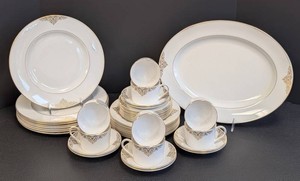 Bone China Dinnerware Set - Vera Wang Wedgwood Empress Jewel Service for 8