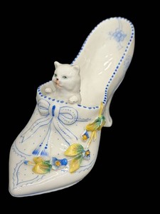 Vintage Hand-Painted Porcelain Miniature Shoe Cat Figurine
