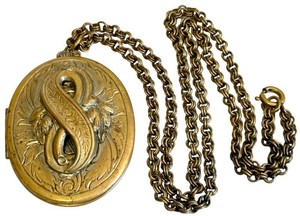 Antique Locket Necklace - Ornate Portrait Photo Pendant 22 in Chain