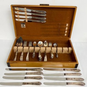 Vintage Flatware Set - W.M. Rogers AllureTable & Serving Pieces