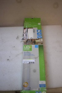 Under cabinet light