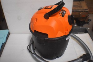WEN VC4710 10-Amp 5-Gallon Portable HEPA WetDry Shop Vacuum and Blower with 0.3-Micron Filter, Hose no casters. used. no attach...