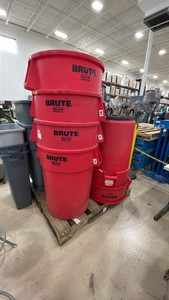 RUBBERMAID BRUTE RED TRASH BARRELS