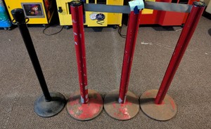 Lot Of 4 Heavy-Duty Crowd Control Stanchions With Retractable Belts 40H