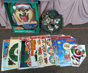 Looney Tunes Taz 3D Lighted Decoration, Holiday Wreath & Vintage Window Clings