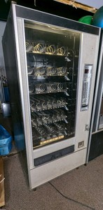  Commercial 6-Tray Glass-Front Spiral Snack Vending Machine