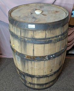 Rustic Solid Oak Wooden Whiskey  Wine Barrel With Steel Hoops