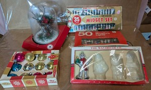 Vintage Christmas Decor and Lighting Assortment 5-Piece Lot