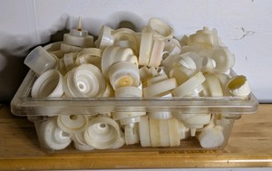 Commercial Food Service Squeeze Bottle Lids with Clear Storage Pan