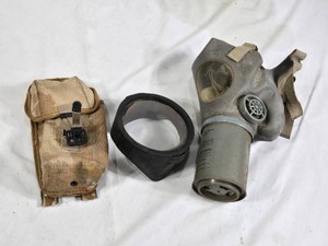 Gas Mask Set with Carrying Pouch and Spare Seal