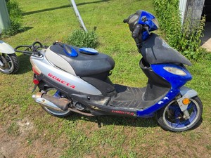 Roketa 49.5cc Moped Scooter - For Parts or Repair - Not Running