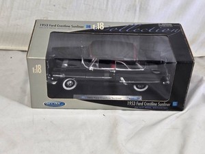 Welly 1953 Ford Crestline Sunliner Die-Cast Model