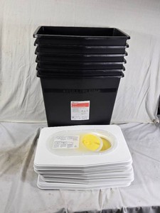 Covidien Kendall RCRA Hazardous Waste Containers with Lids and Seals - 6 Containers, 5 Lids