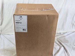 Gladden & Metz Lab Coats Case - 30 Large SMS White lab coats, 3 pockets, knit cuff and collar