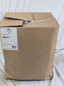 Gladden & Metz Labcoat Case, Medium, 30 Count - 30 medium-sized white lab coats with 3 pockets, knit cuffs, and collar