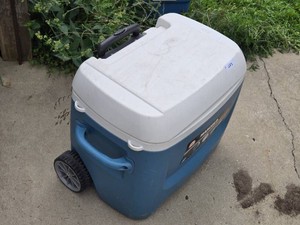 Igloo MaxCold Cooler with Wheels and Handle