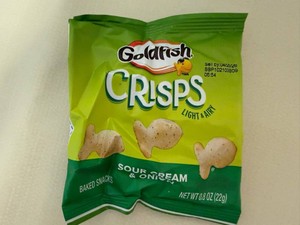 30 Gold Fish Crisps-Sour Cream & Onion