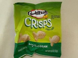 30 Gold Fish Crisps-Sour Cream & Onion