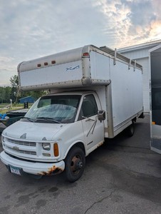 2001 Chevrolet Box Truck
