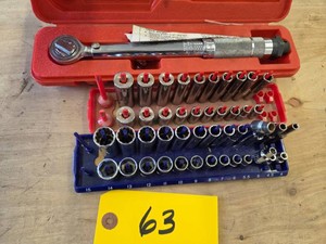 14 Torque Wrench & Sockets...