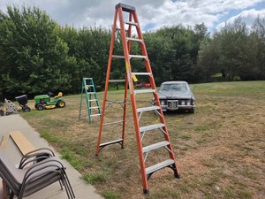 Husky 10 Fiberglass Step Ladder...