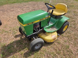 John Deere 111 Lawn Tractor, 38 De...