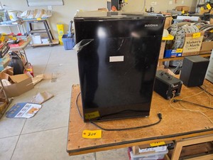 Insignia Refrigerator, Works...