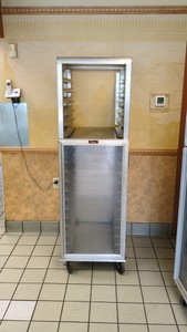 LOCKWOOD ALUMINUM SINGLE DOOR BREAD RACK CABINET ON WHEELS