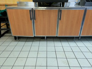 DUKE COMMERICAL THREE DOOR  STAINLESS BEVERAGE DISPENSER STATION