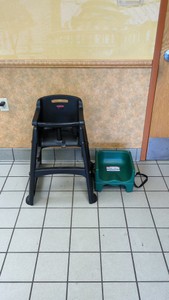 RUBBERMAID CHILD SAFETY SEATS
