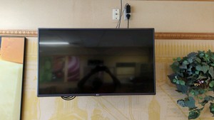 LG FLAT SCREEN 40 TV