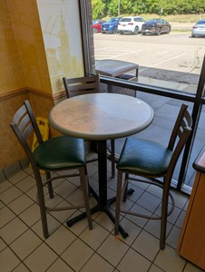COMMERCIAL DINING TABLE AND CHAIRS SET ROUND HIGH TOP 42 HEIGHT