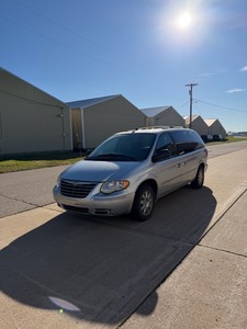 2007 Chrysler  Town & Country 7-passenger Mini Van