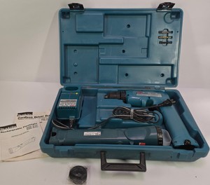 Makita Cordless Driver Drill & Rechargeable Flashlight Kit with Charger and Case